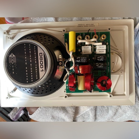 Sonance 8" 3-Way Weather
Resistant In-Wall Speakers D8001
2 Pair W/Flex Bars/4ps - Picture 3 of 8